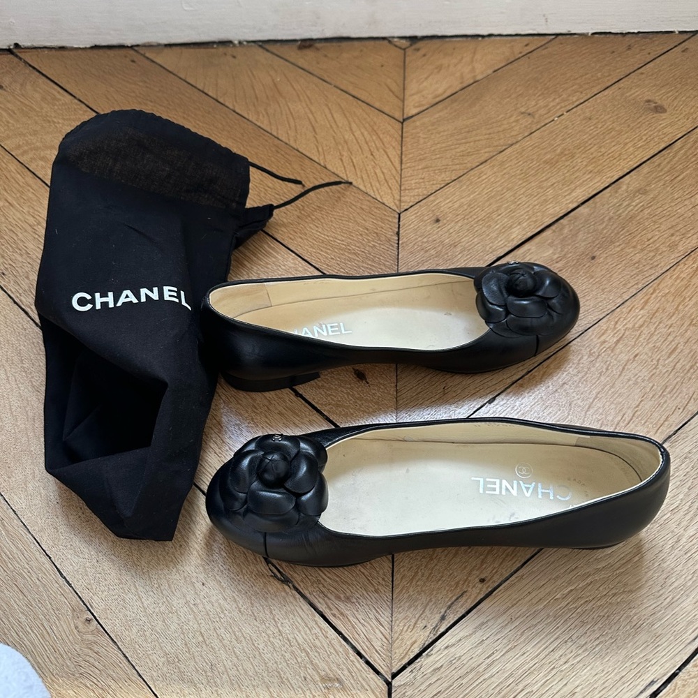 Chanel Black Flats with Classic Camellia Detail - Picture 3 of 9